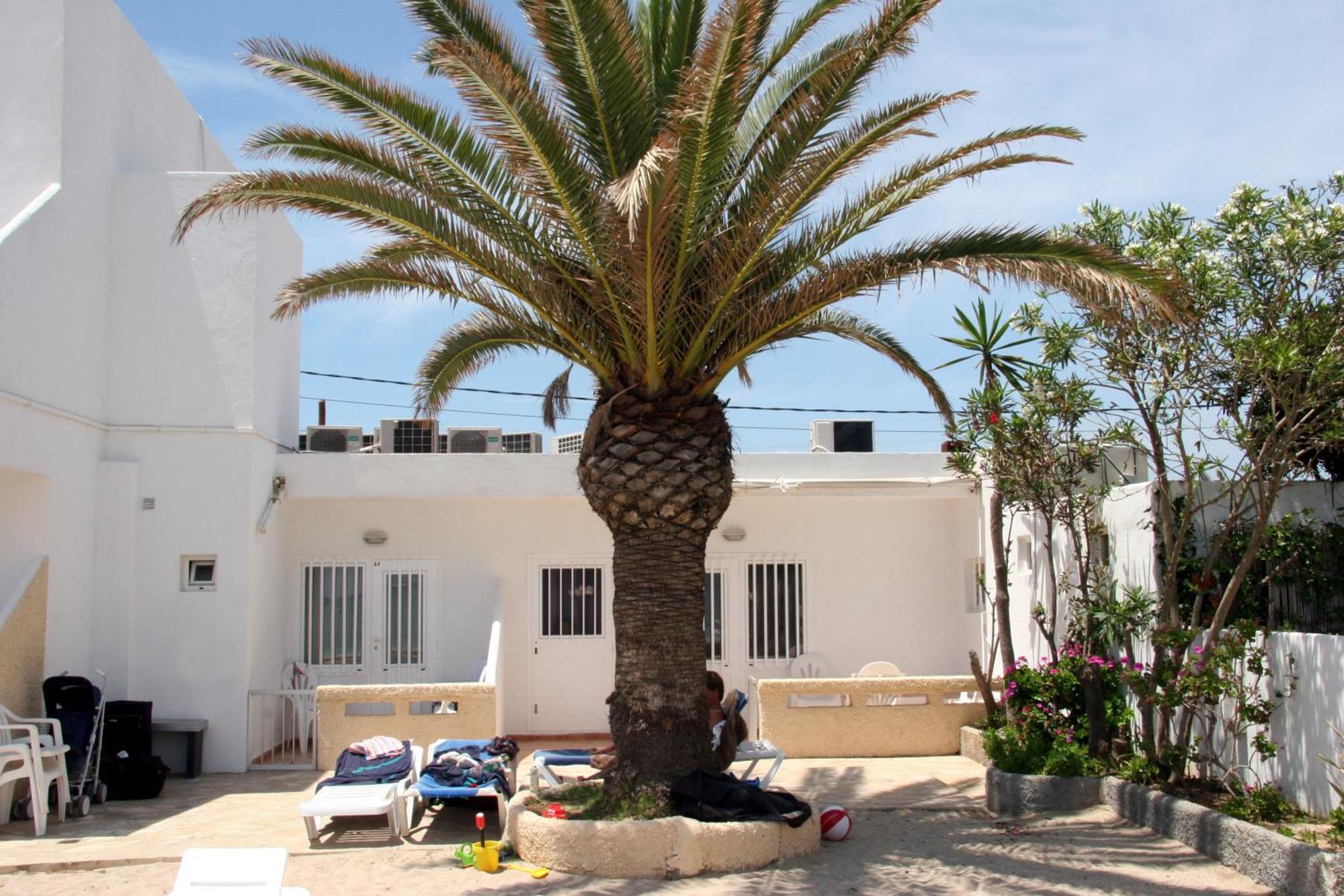 Hostal Talamanca Экстерьер фото